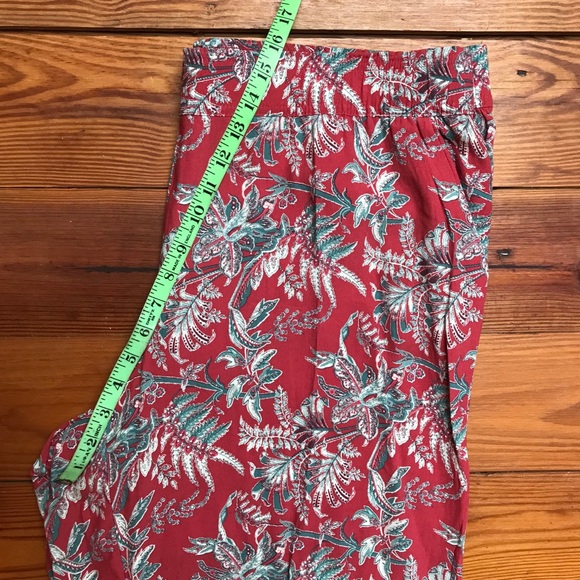 Loft Red Floral Wide Leg Pants, EUC, XL - Picture 9 of 12